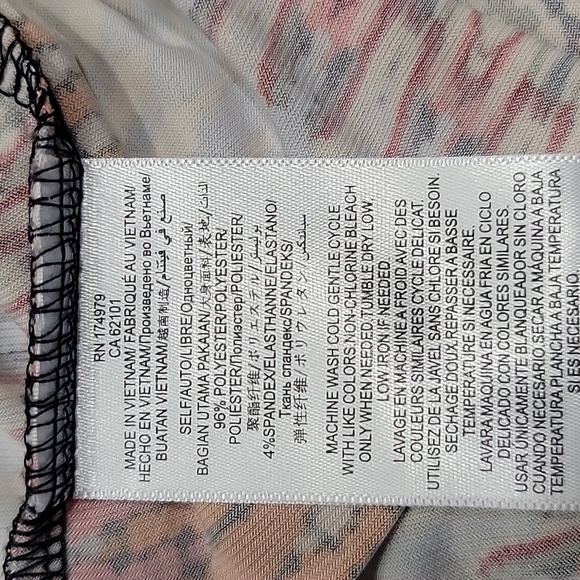 BCBGeneration Geometric Abstract Pattern Shift Dress, Size M, Short Sleeved EUC. - Picture 9 of 9